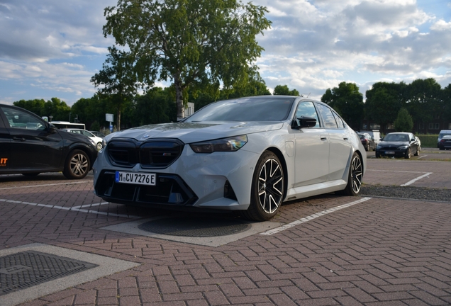 BMW M5 G90