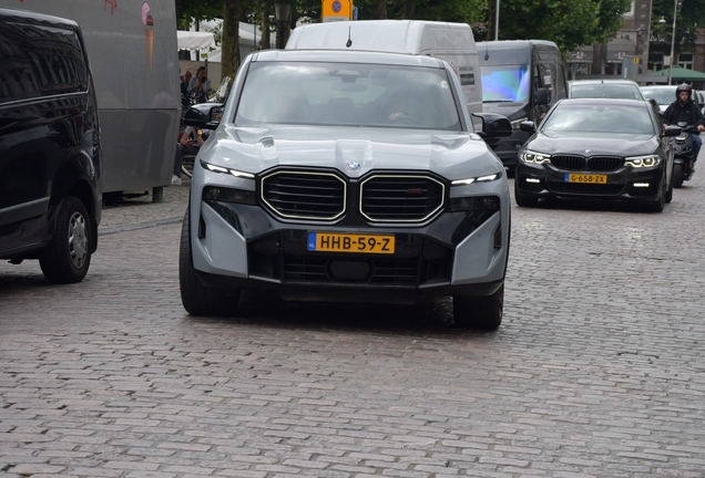 BMW XM G09 Label Red