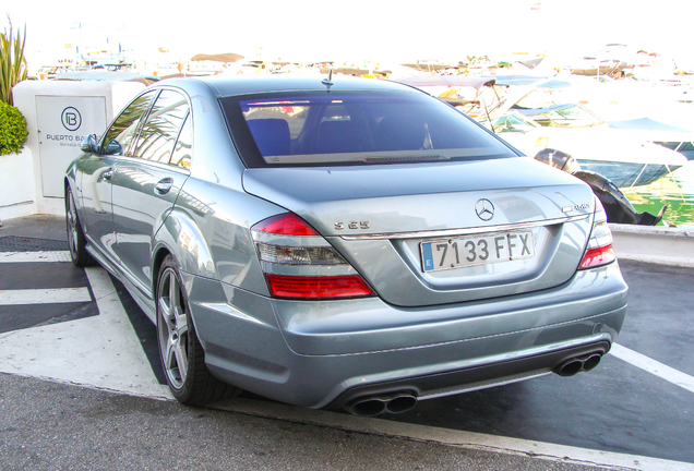 Mercedes-Benz S 65 AMG V221