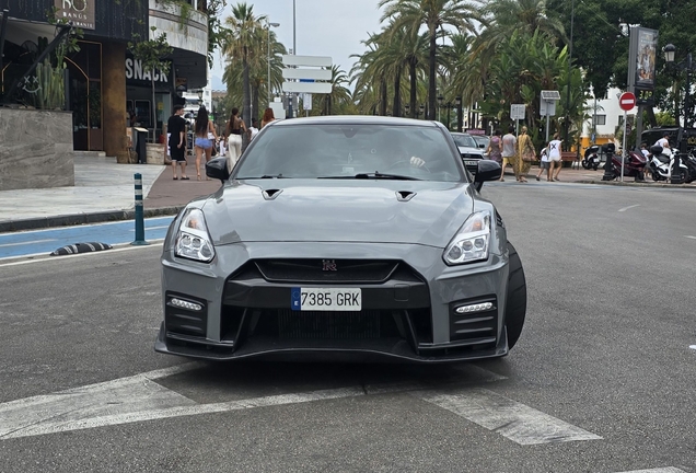 Nissan GT-R