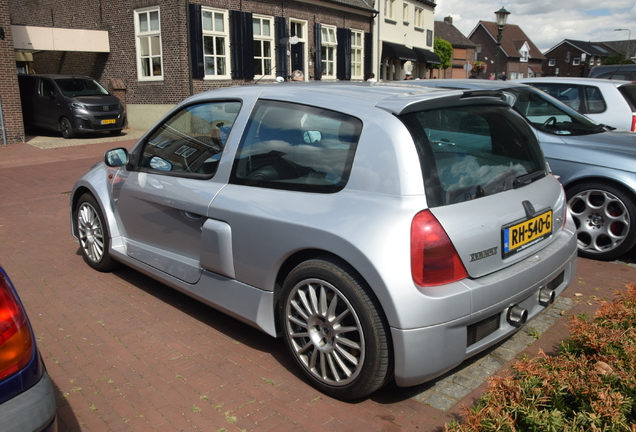 Renault Clio V6