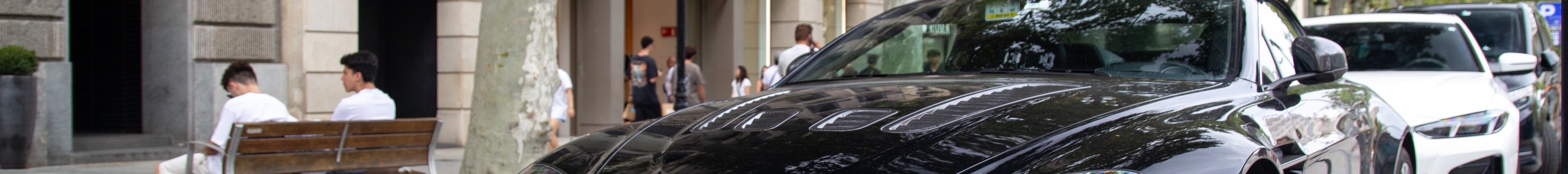 Aston Martin V12 Vantage Roadster