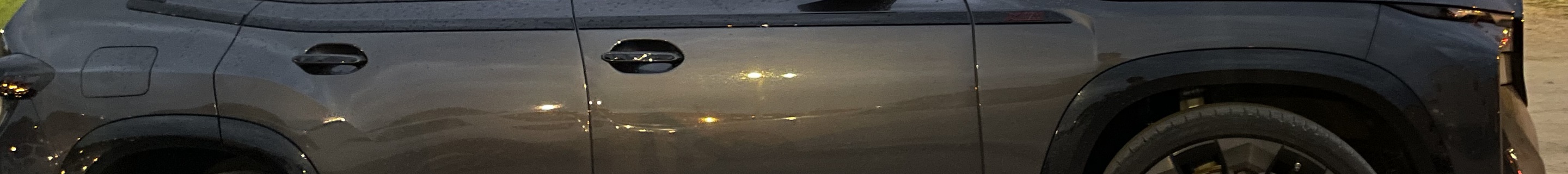 BMW XM G09 Label Red