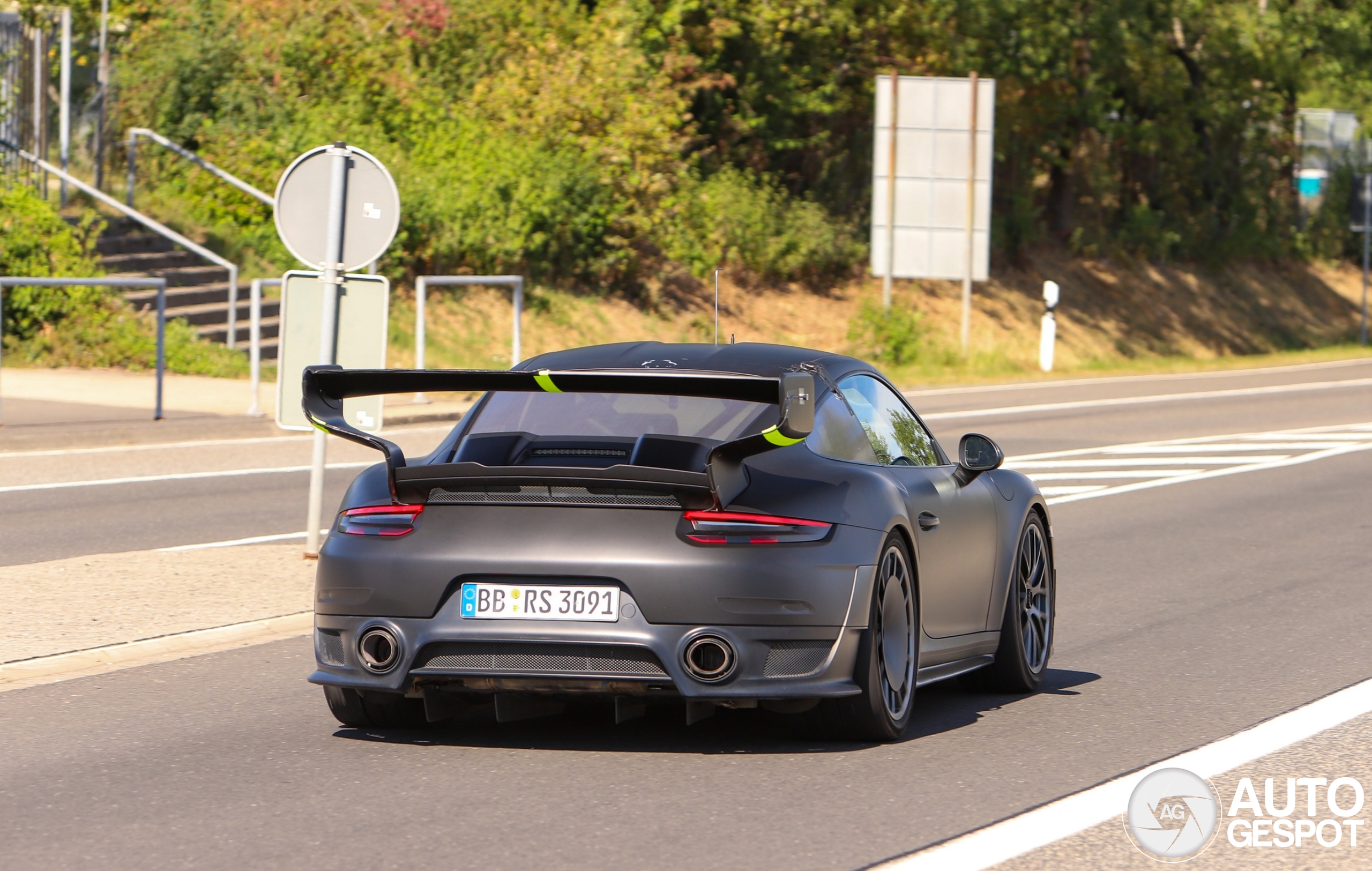 Flatnose comeback? Manthey Racing spotted testing 991 GT2 RS at the N&uuml;rburgring