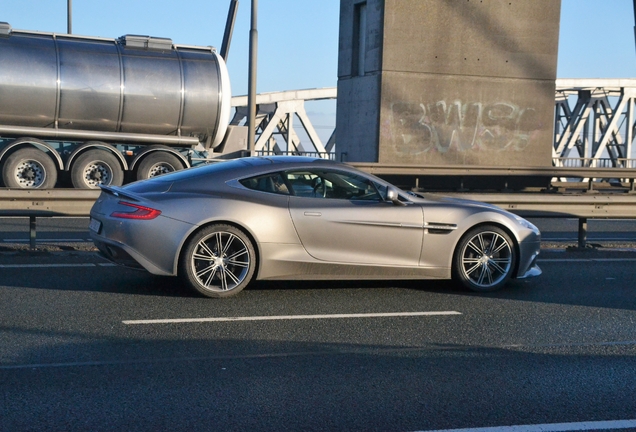 Aston Martin Vanquish 2013