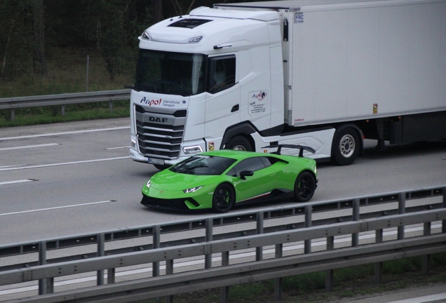 Lamborghini Huracán LP640-4 Performante