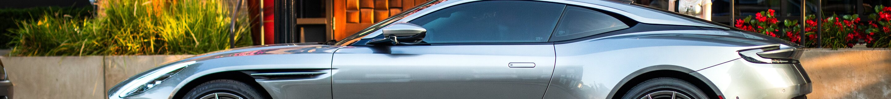 Aston Martin DB11 V8