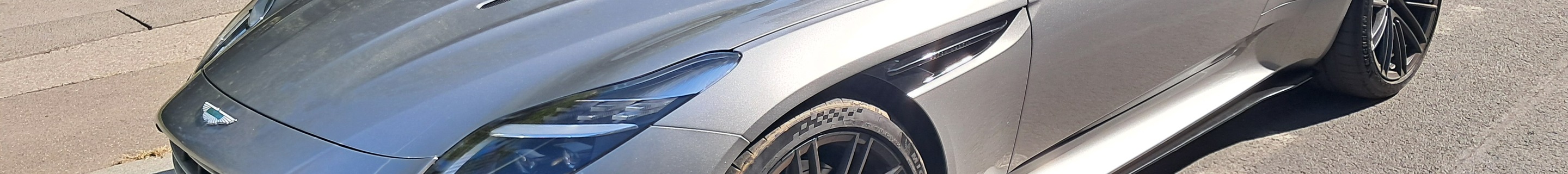 Aston Martin DB12