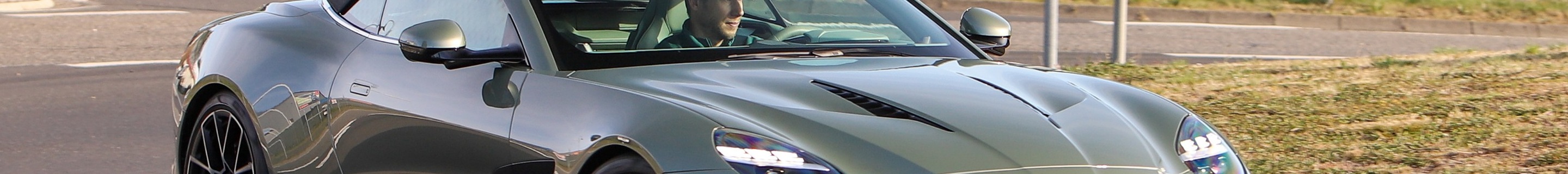 Aston Martin Vanquish Volante 2025