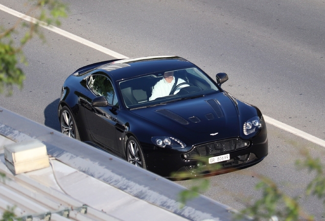 Aston Martin V12 Vantage