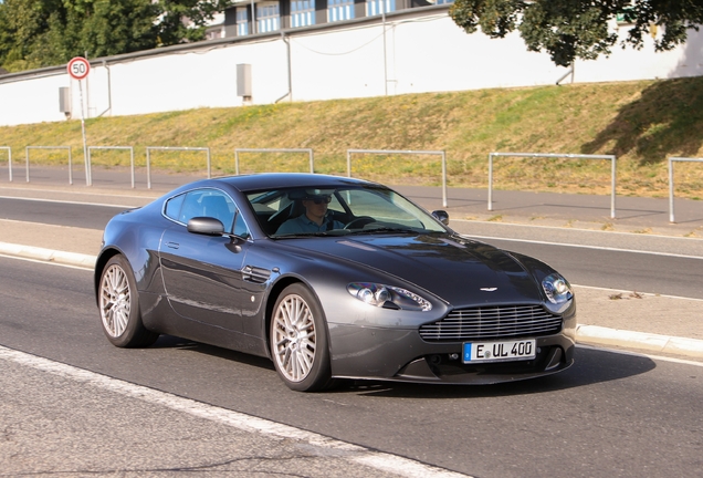 Aston Martin V8 Vantage 2012