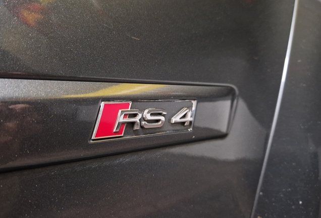 Audi RS4 Sedan