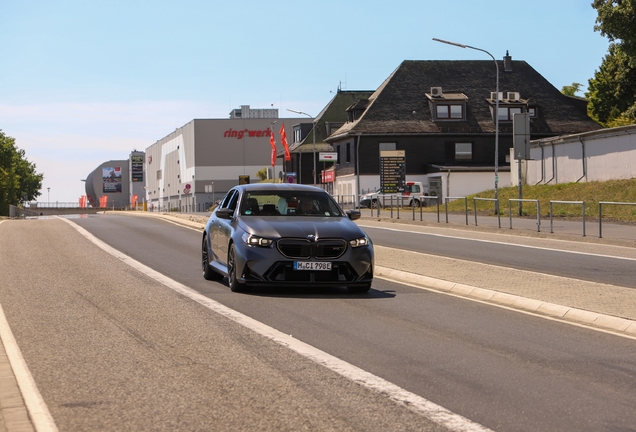 BMW M5 G90