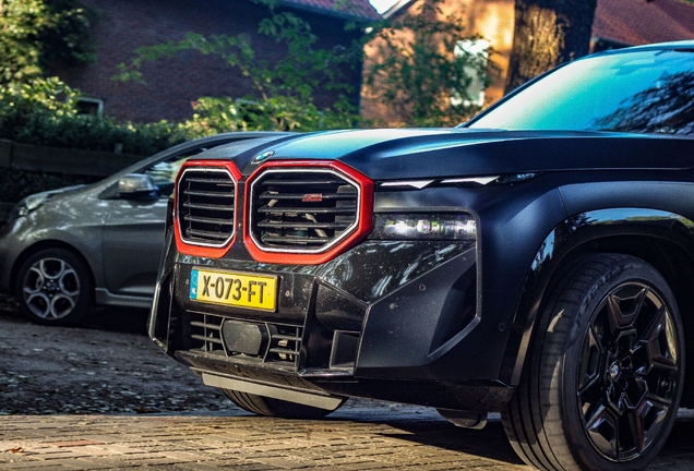 BMW XM G09 Label Red