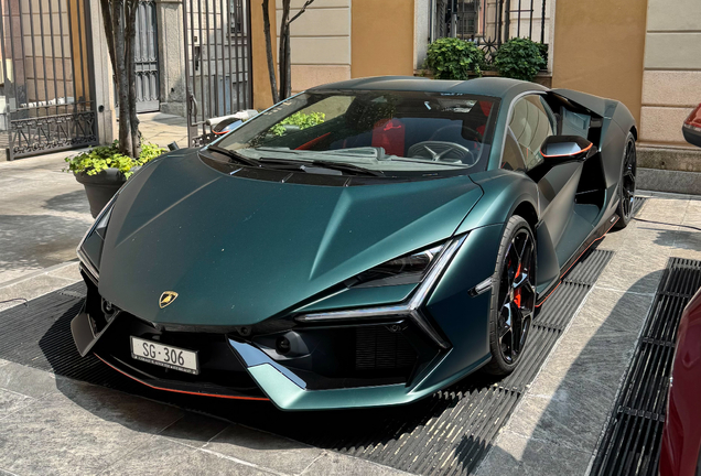 Lamborghini Revuelto