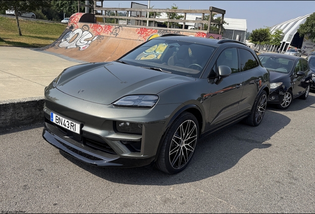 Porsche Macan EV Turbo