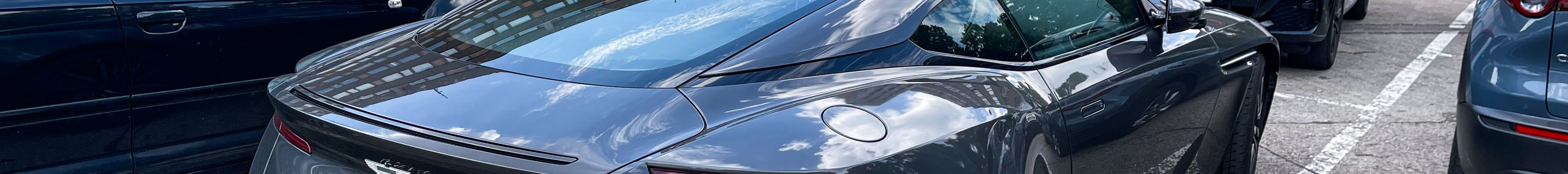 Aston Martin DB11 V8