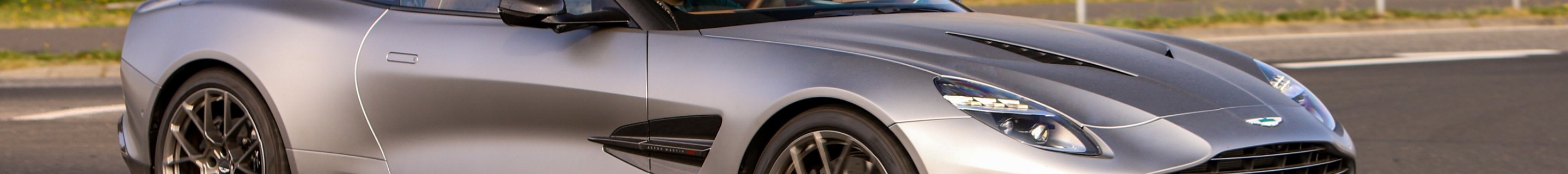 Aston Martin Vanquish Volante 2025