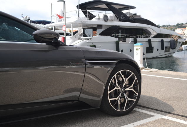 Aston Martin DB11 V8 Volante