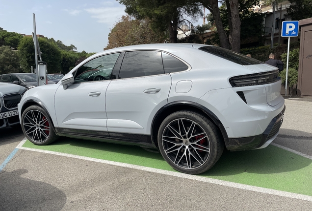 Porsche Macan EV Turbo