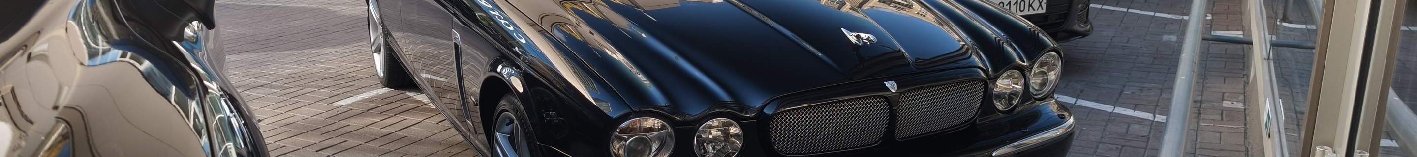 Jaguar XJR Portfolio