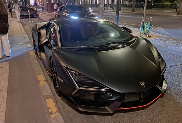 Lamborghini Revuelto