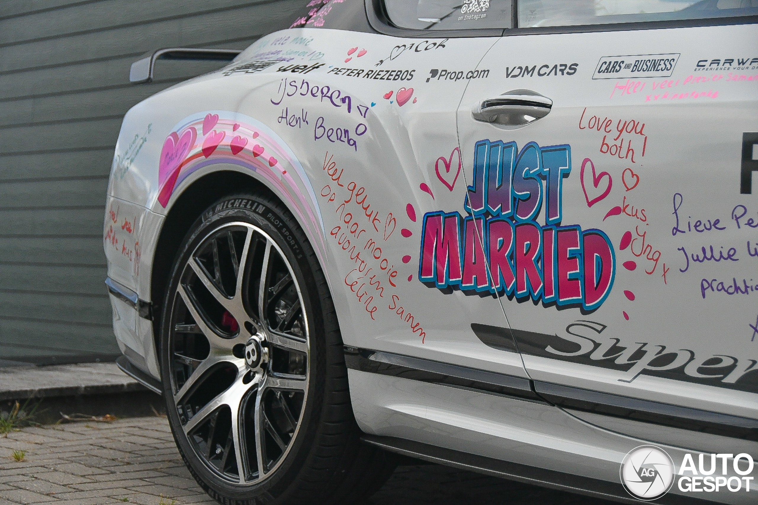 Een Bentley vol liefde in Harderwijk