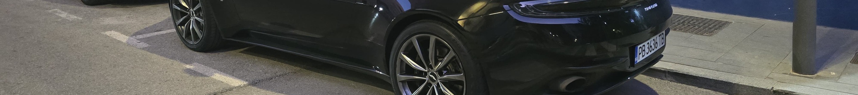 Aston Martin DB11