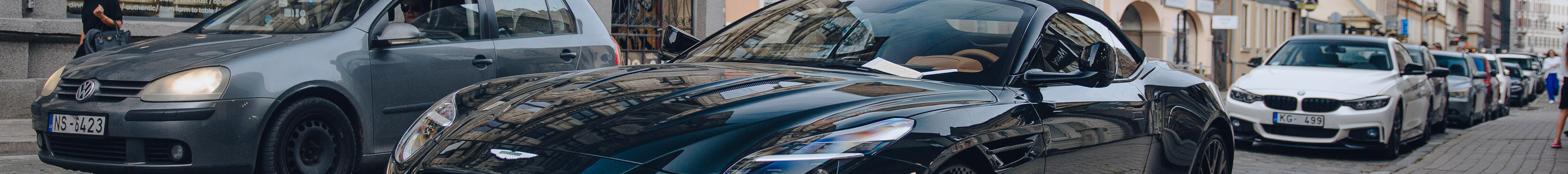 Aston Martin DB12 Volante