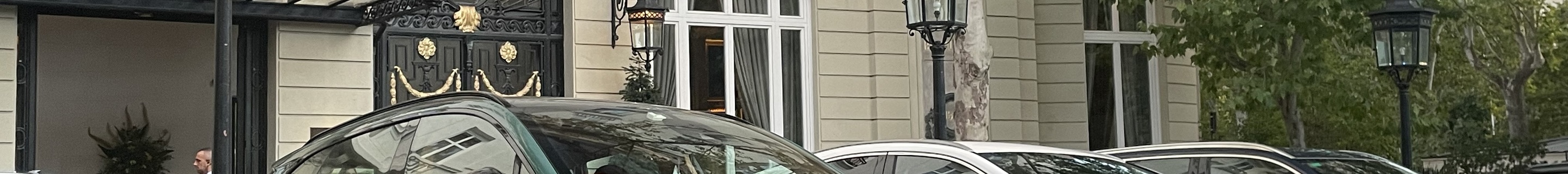 Aston Martin DBX707