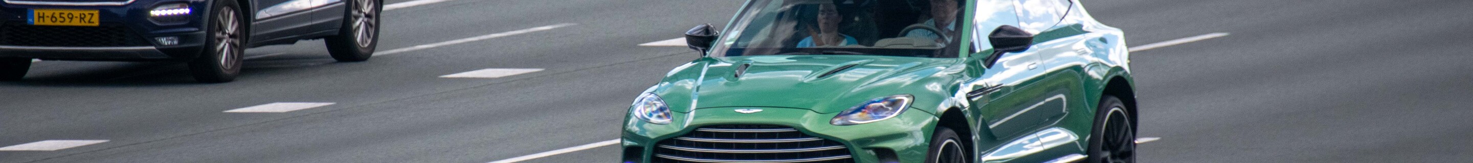 Aston Martin DBX707