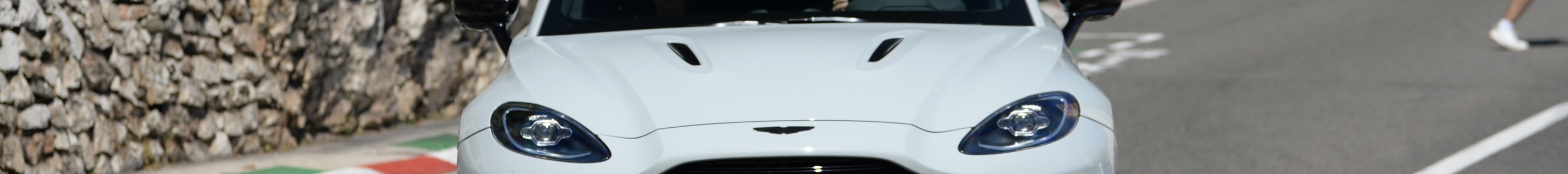 Aston Martin DBX707
