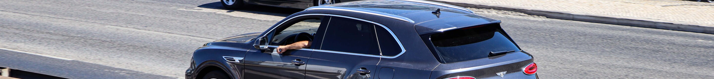 Bentley Bentayga Hybrid 2021