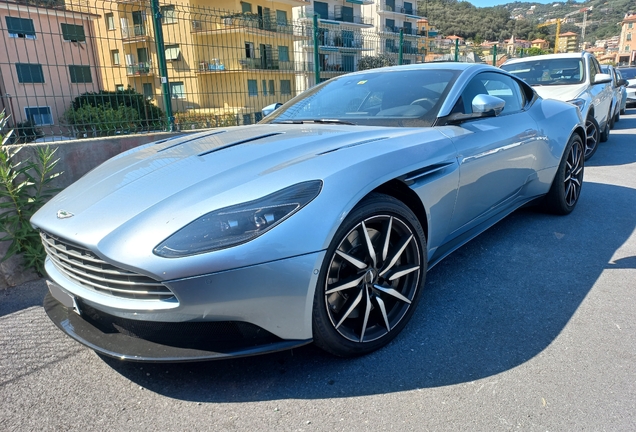 Aston Martin DB11 AMR