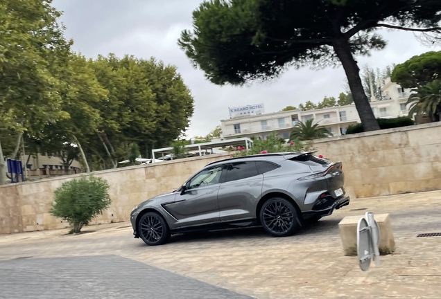 Aston Martin DBX707