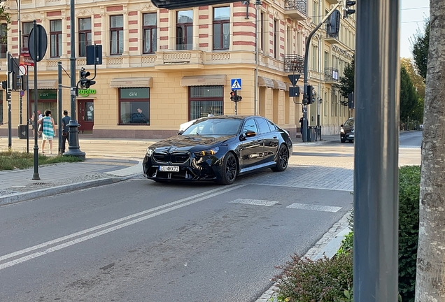 BMW M5 G90