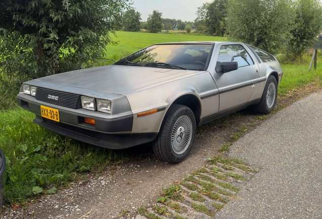 DeLorean DMC-12