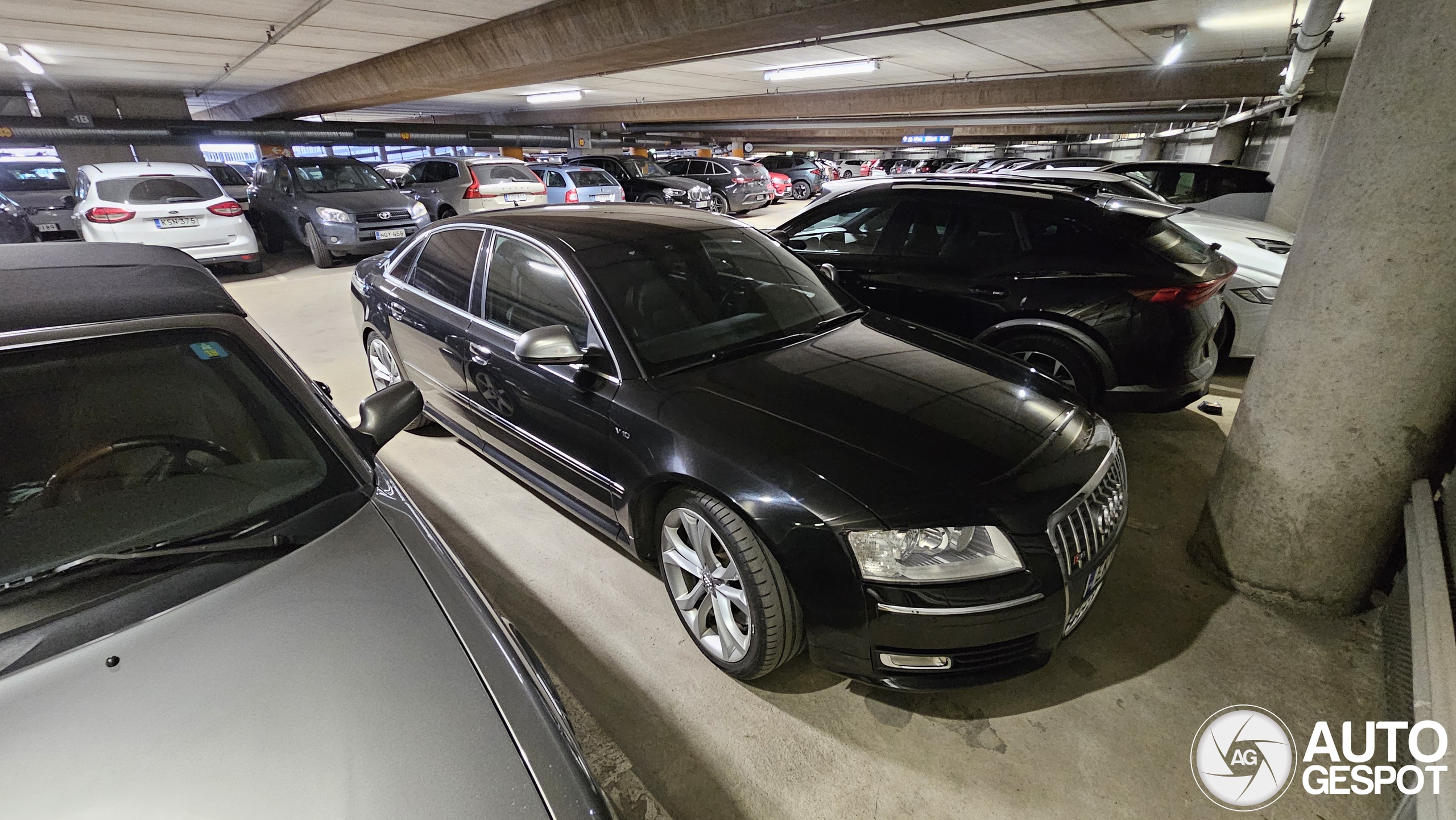 Audi S8 D3