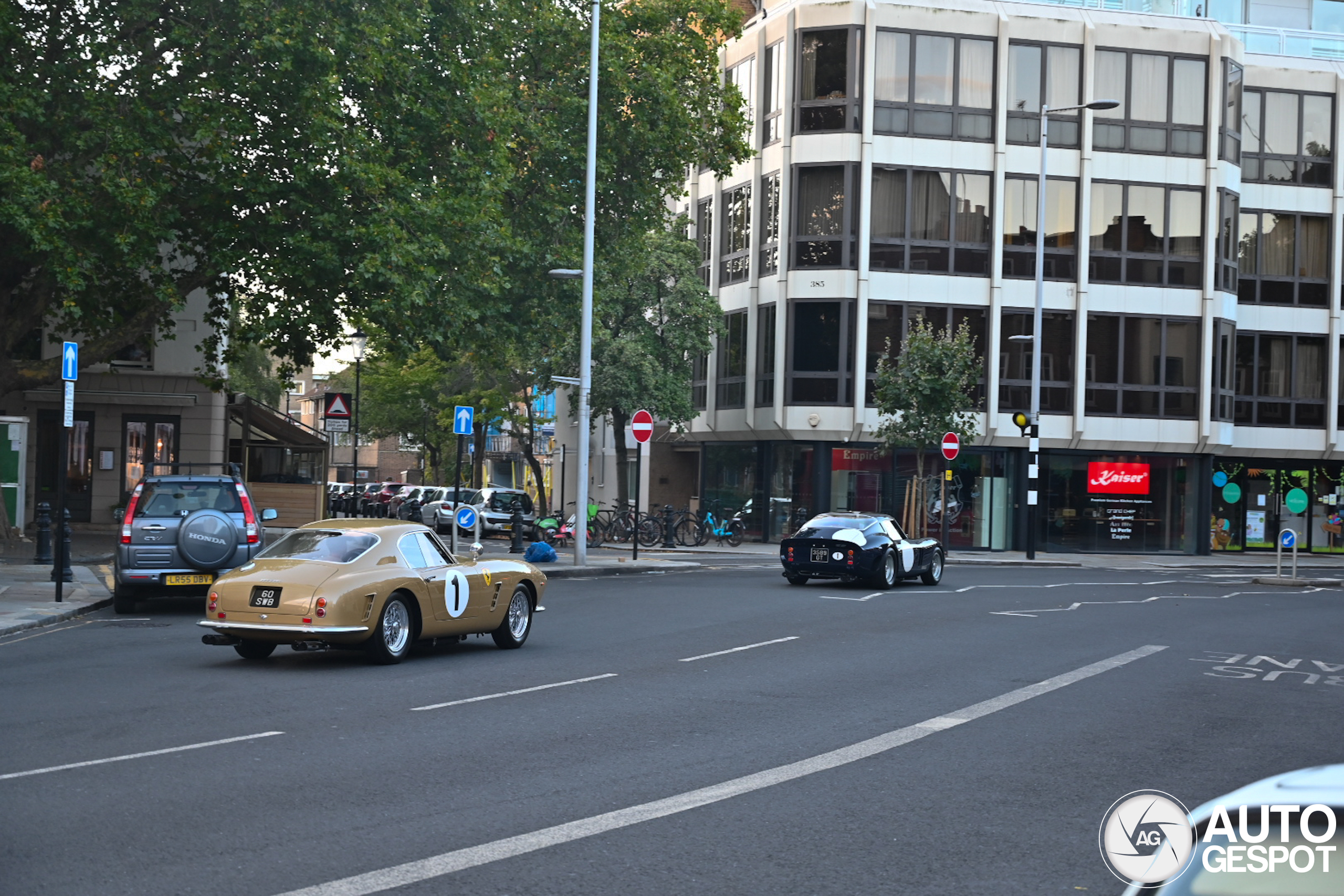 Once-in-a-lifetime sight: Ferrari 250 GTO & 250 GT SWB spotted in London