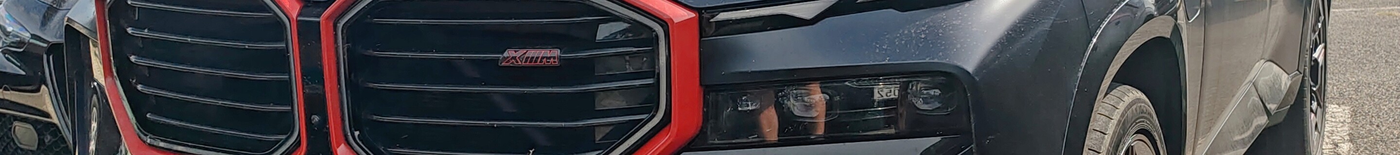 BMW XM G09 Label Red