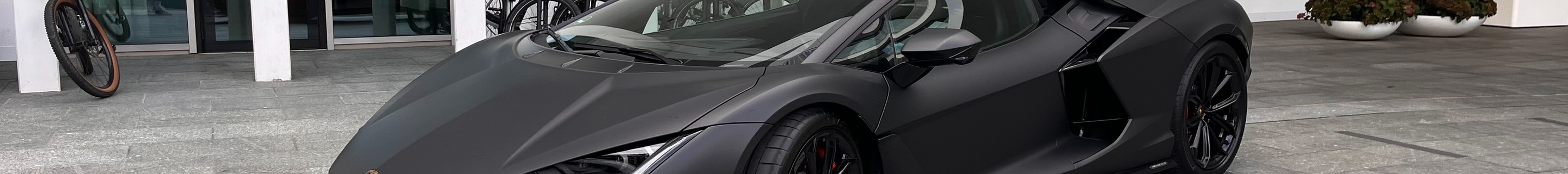 Lamborghini Revuelto