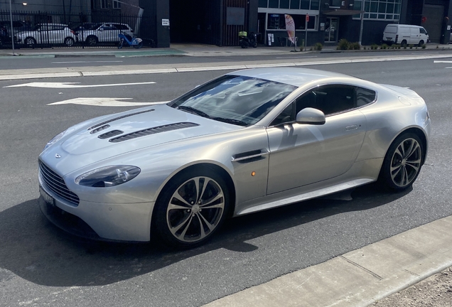 Aston Martin V12 Vantage