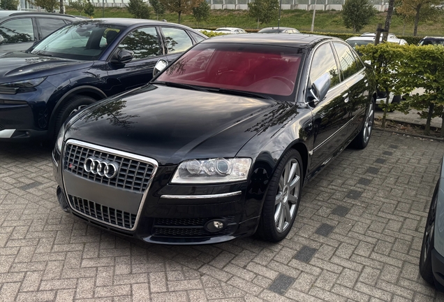 Audi S8 D3