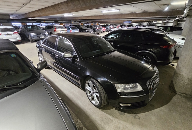 Audi S8 D3