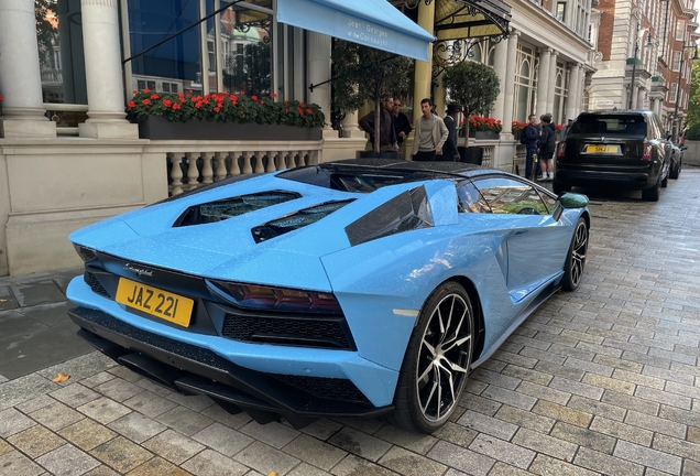 Lamborghini Aventador S LP740-4 Roadster
