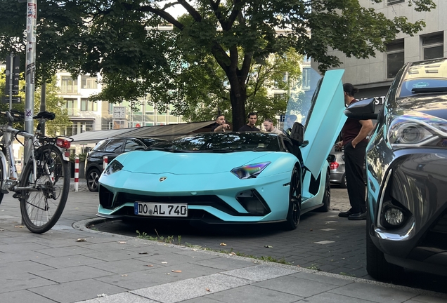 Lamborghini Aventador S LP740-4