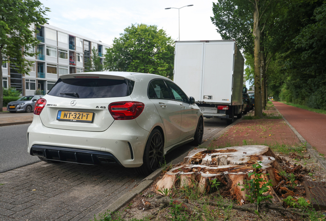 Mercedes-AMG A 45 W176 2015