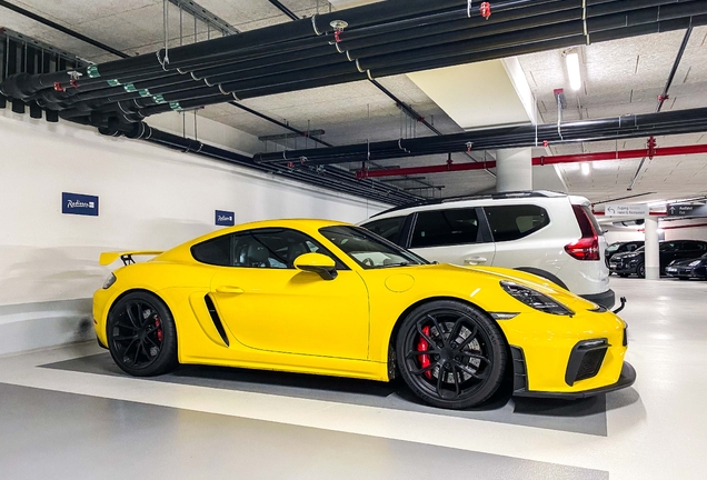 Porsche 718 Cayman GT4