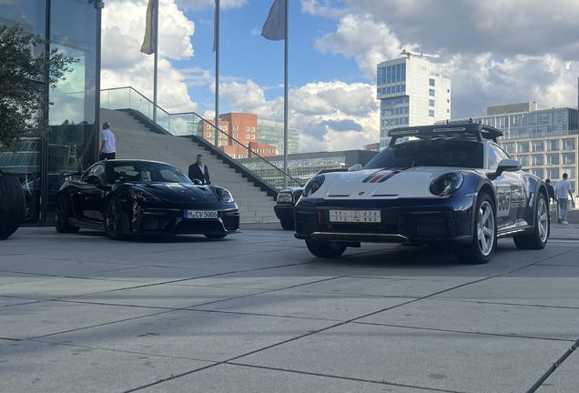 Porsche 992 Dakar