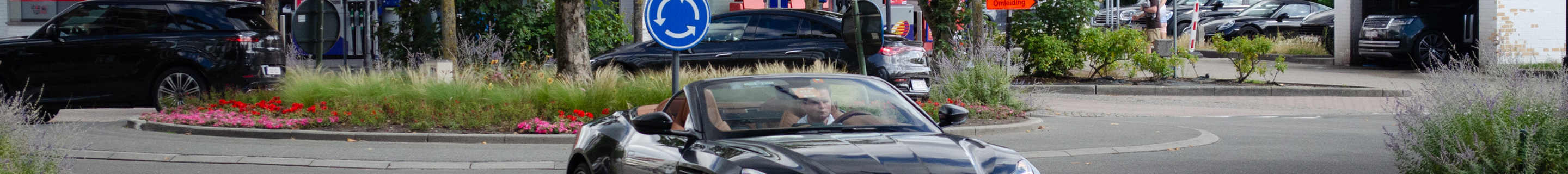 Aston Martin DB11 V8 Volante